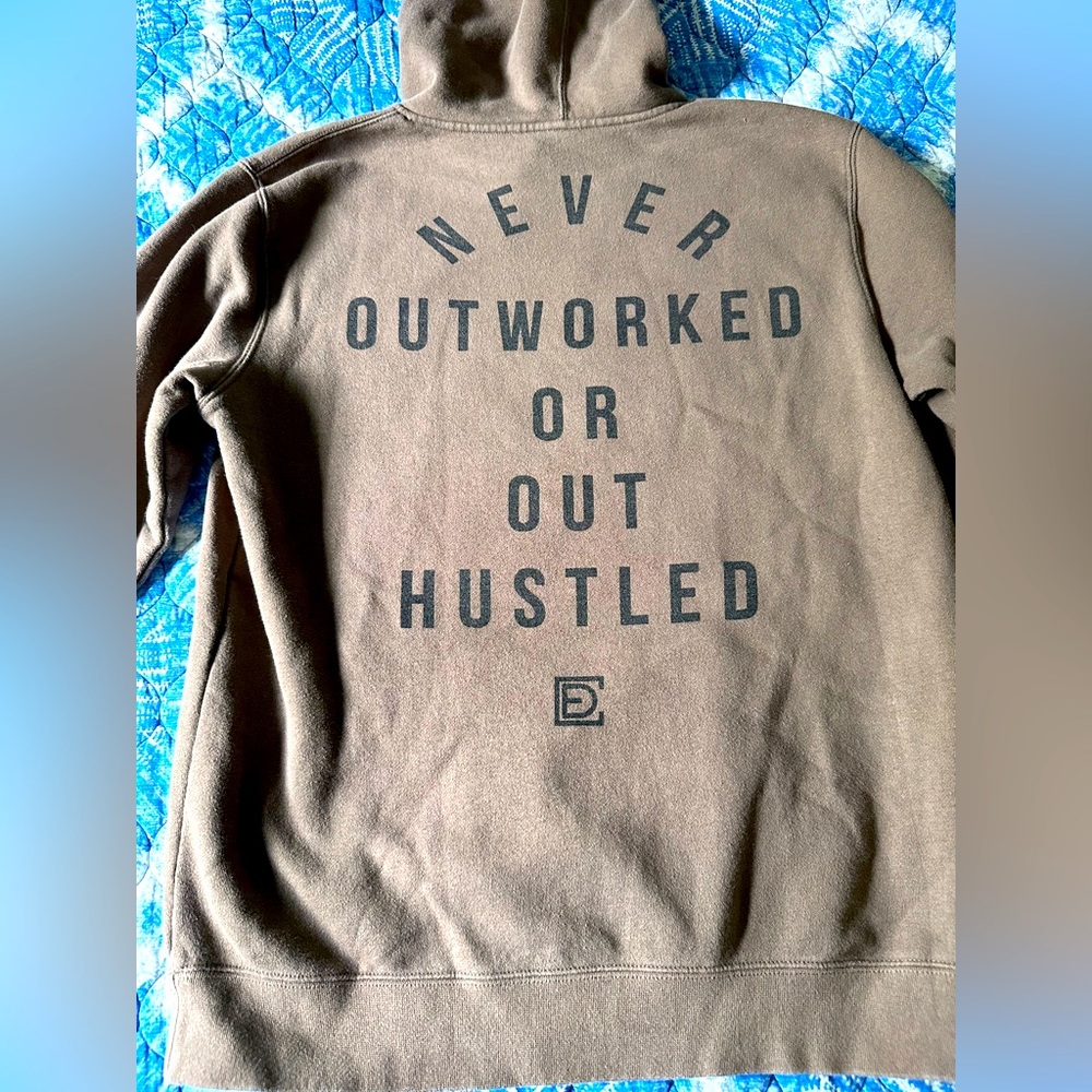 VGUC Compete Every Day hoodie size medium